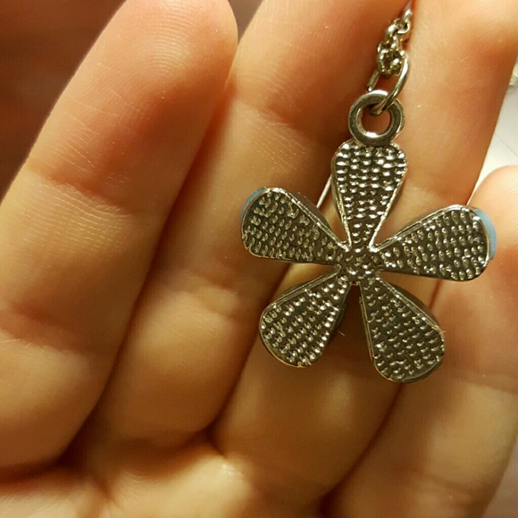 flower necklace NWOT - Picture 4 of 5